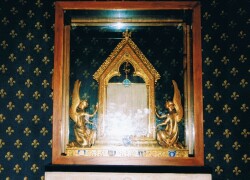 Part of garment worn by Virgin Mary
